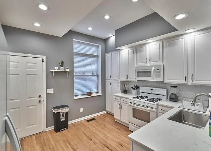 3bd 3ba Bronzeville Beauty * Chicago
